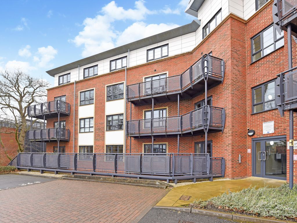 2 bed flat for sale in Wallis Square, Farnborough, Hampshire GU14 Zoopla