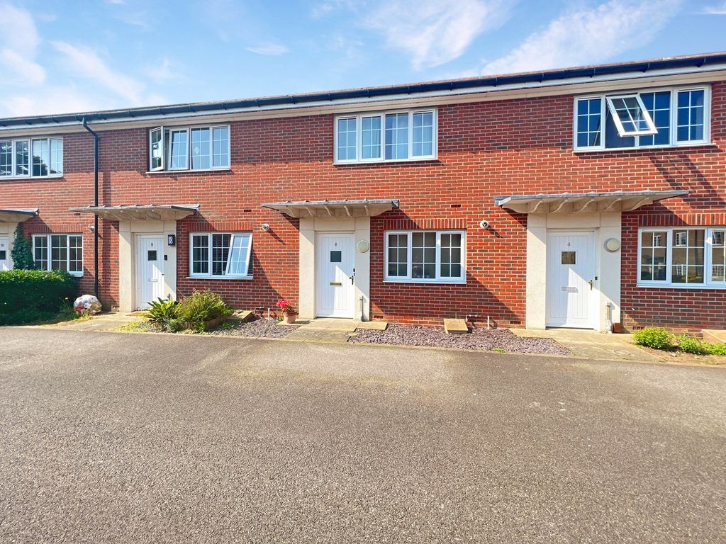 2 bed property for sale in Little Pasture Close, Braintree CM7, £