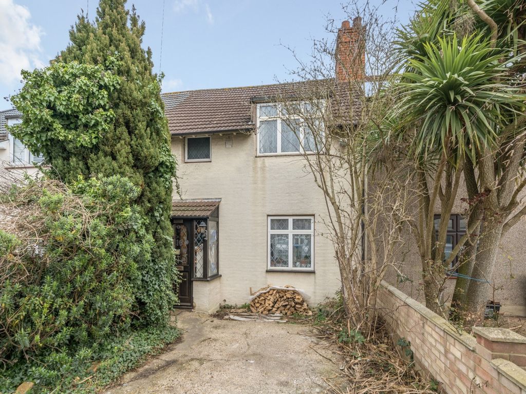 3 bed terraced house for sale in Heath Way, Erith DA8 Zoopla