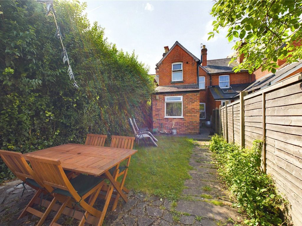 1 bed flat to rent in Horseshoe Road, Pangbourne, Reading, Berkshire