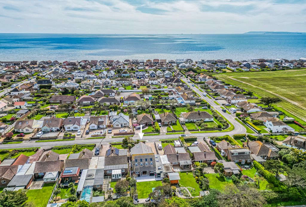 6 bed detached house for sale in Howard Avenue, West Wittering