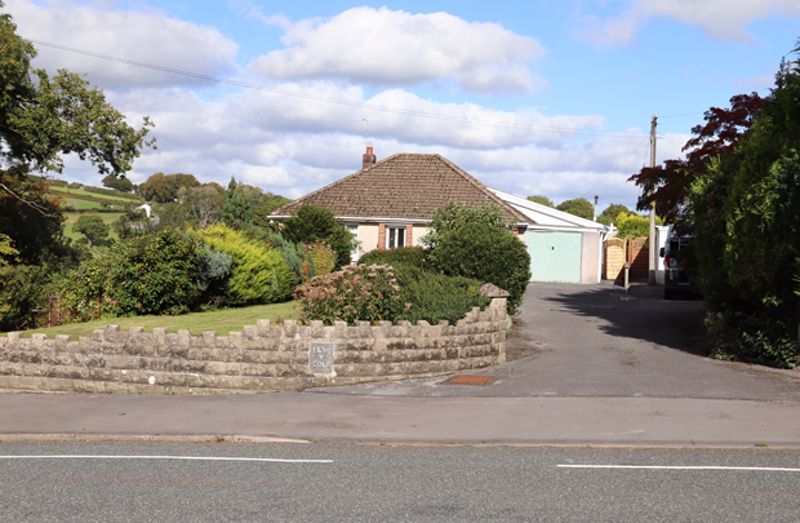3 bed detached bungalow for sale in Llangunnor Road, Carmarthen SA31