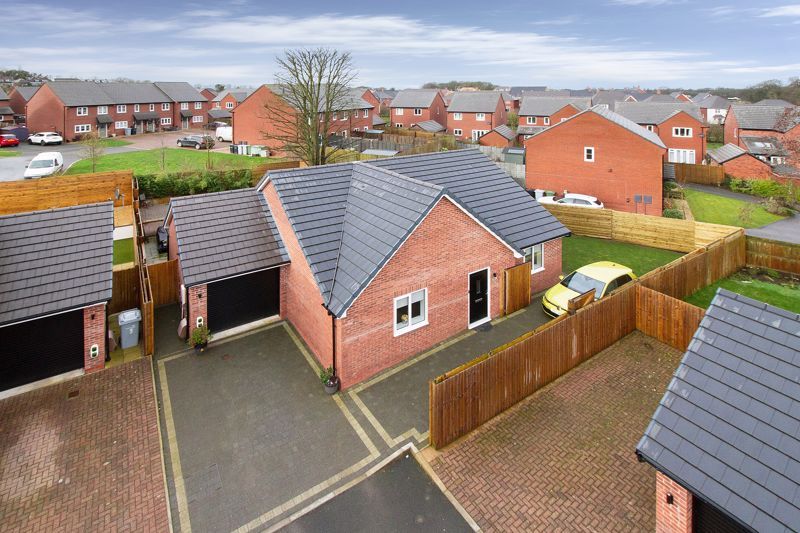 3 bed detached bungalow for sale in Fairmill Grove, Lower Heath