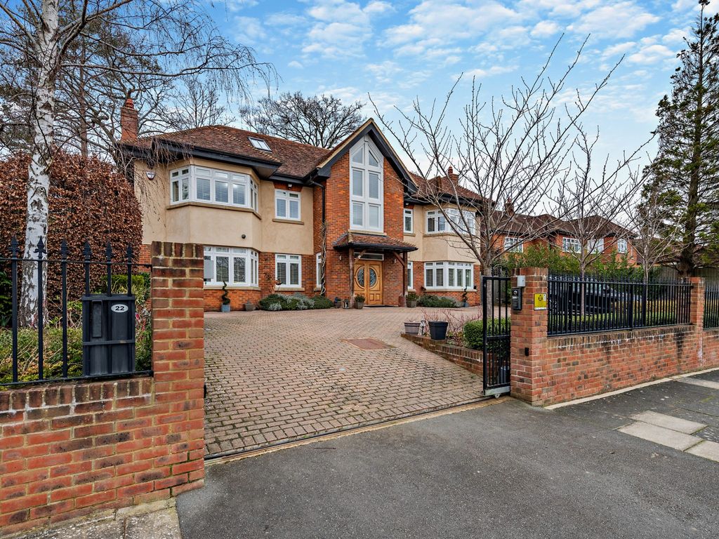 7 bed detached house for sale in The Broadwalk, Northwood HA6, £