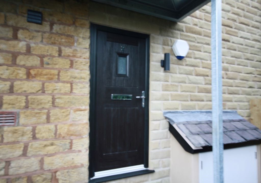 2 bed flat to rent in Darwen Road, Bolton BL1, £725 pcm Zoopla