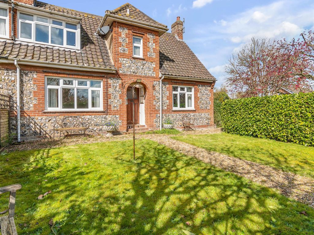 3 bed semidetached house for sale in The Drive, Acle, Norwich NR13