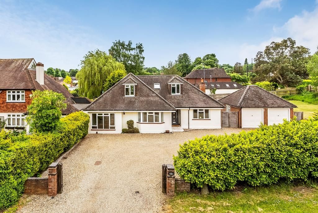 4 bed property for sale in Bell Lane, Fetcham KT22, £995,000 Zoopla