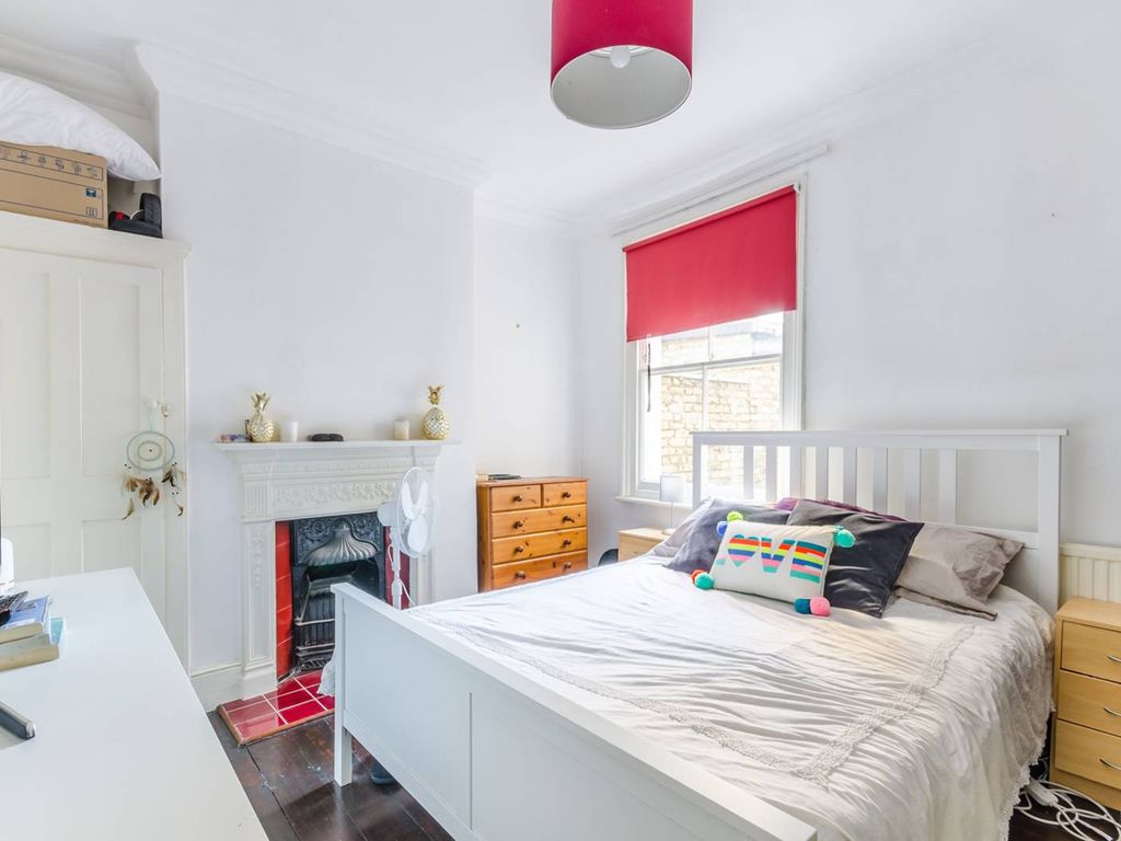 2 bed flat to rent in Bedford Hill, Balham, London SW12, £2,700 pcm