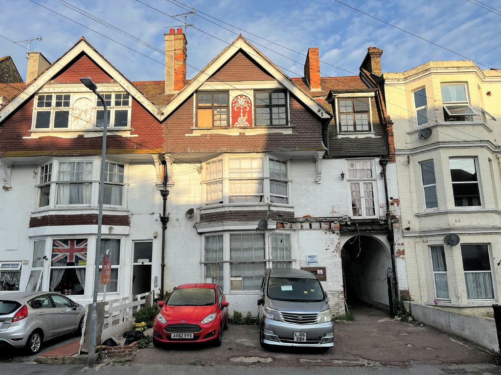 2 bed flat for sale in Harold Road, Margate CT9, £45,000 Zoopla