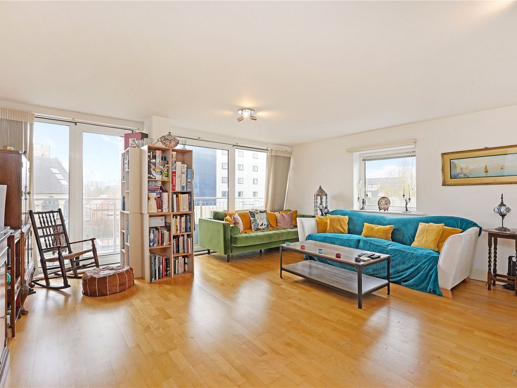 3 bed flat for sale in Holland Gardens, Brentford TW8, £625,000 Zoopla