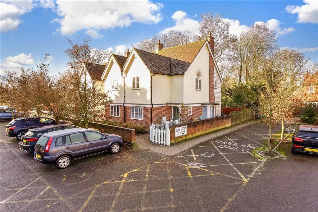 2 bed end terrace house for sale in High Street, Headcorn, Kent, Kent