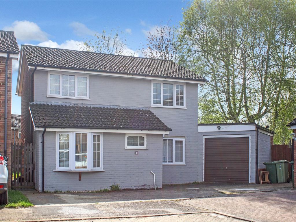 4 bed detached house for sale in Galloway Close, Bletchley, Milton