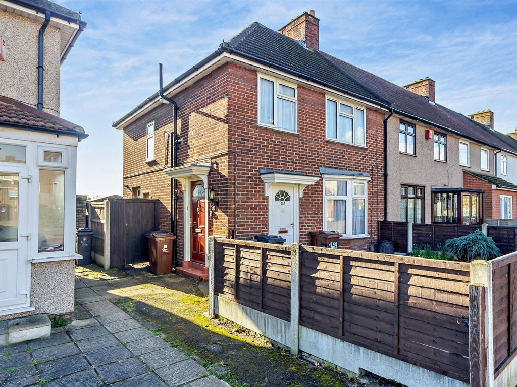 1 bed flat for sale in Wren Road, Dagenham RM9, £199,999 Zoopla