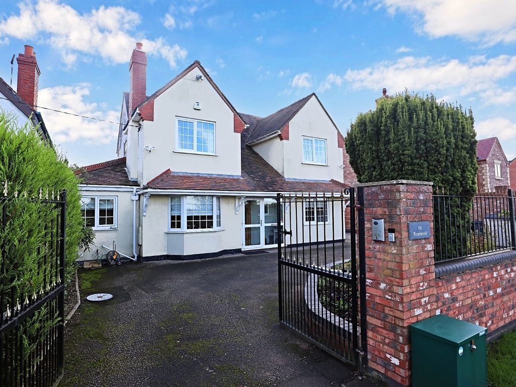 4 bed detached house for sale in Coventry Road, Bulkington CV12, £