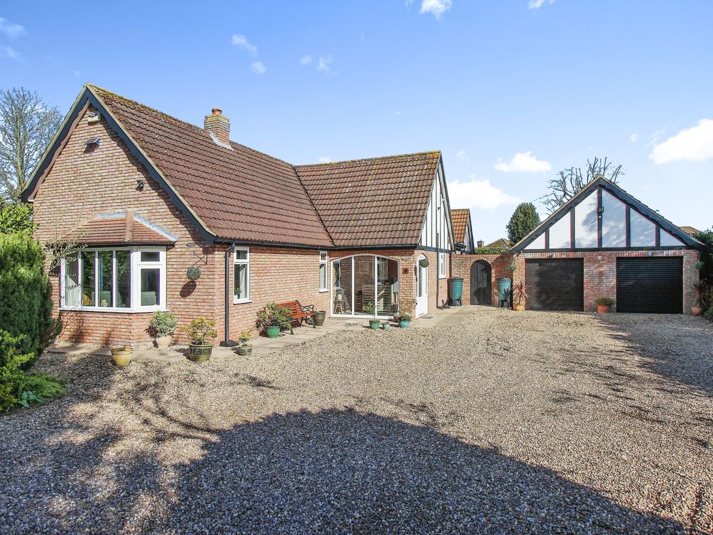 5 bed detached bungalow for sale in Humberston Avenue, Humberston