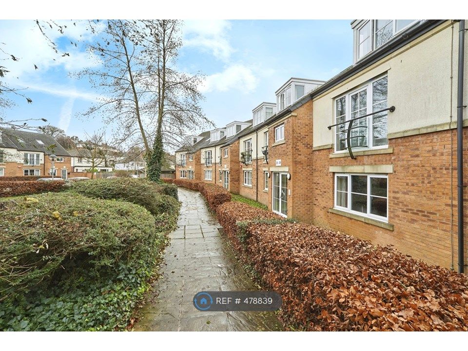 2 bed flat to rent in Henconner Lane, Bramley, Leeds LS13, £975 pcm