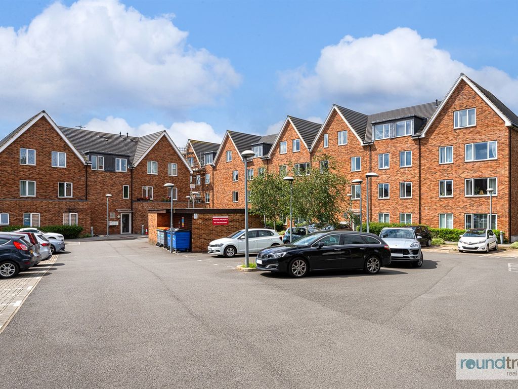 2 bed flat for sale in Baldwin Court, Highfield Avenue, Golders Green