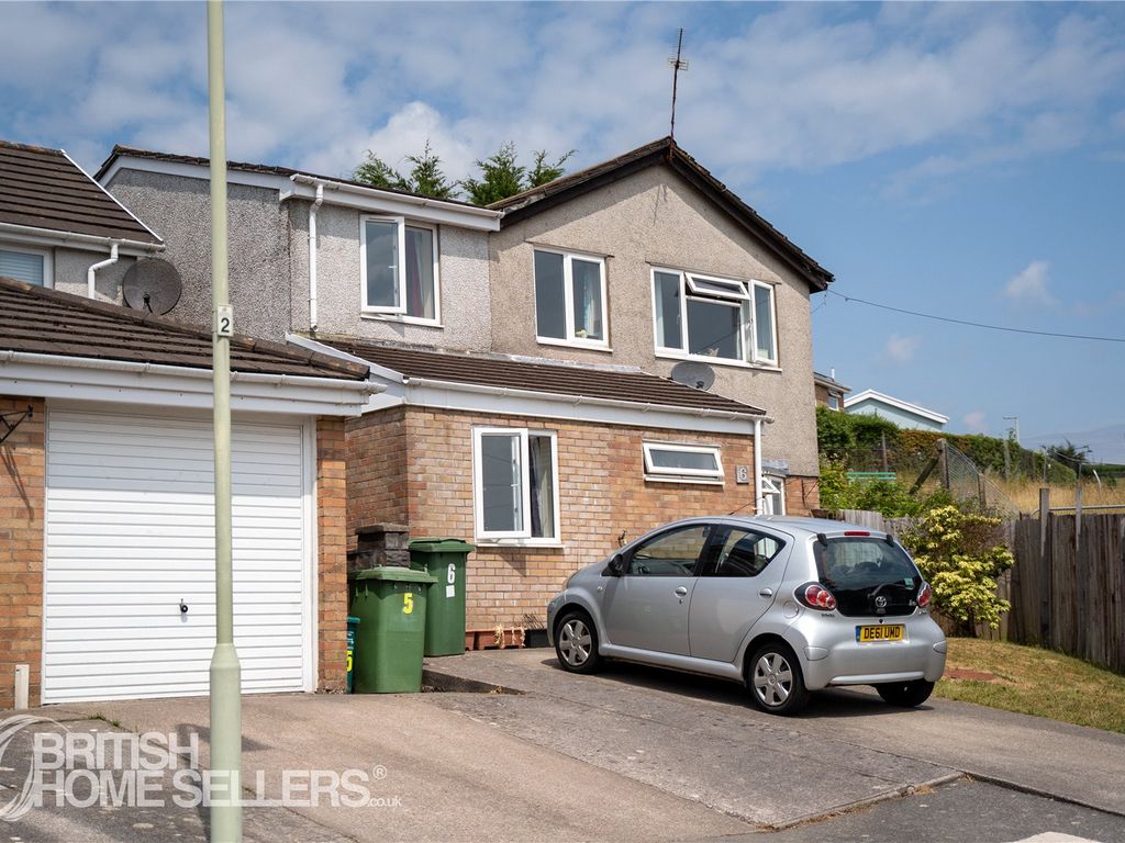 4 bed detached house for sale in Heol Y Fro, Church Village, Pontypridd