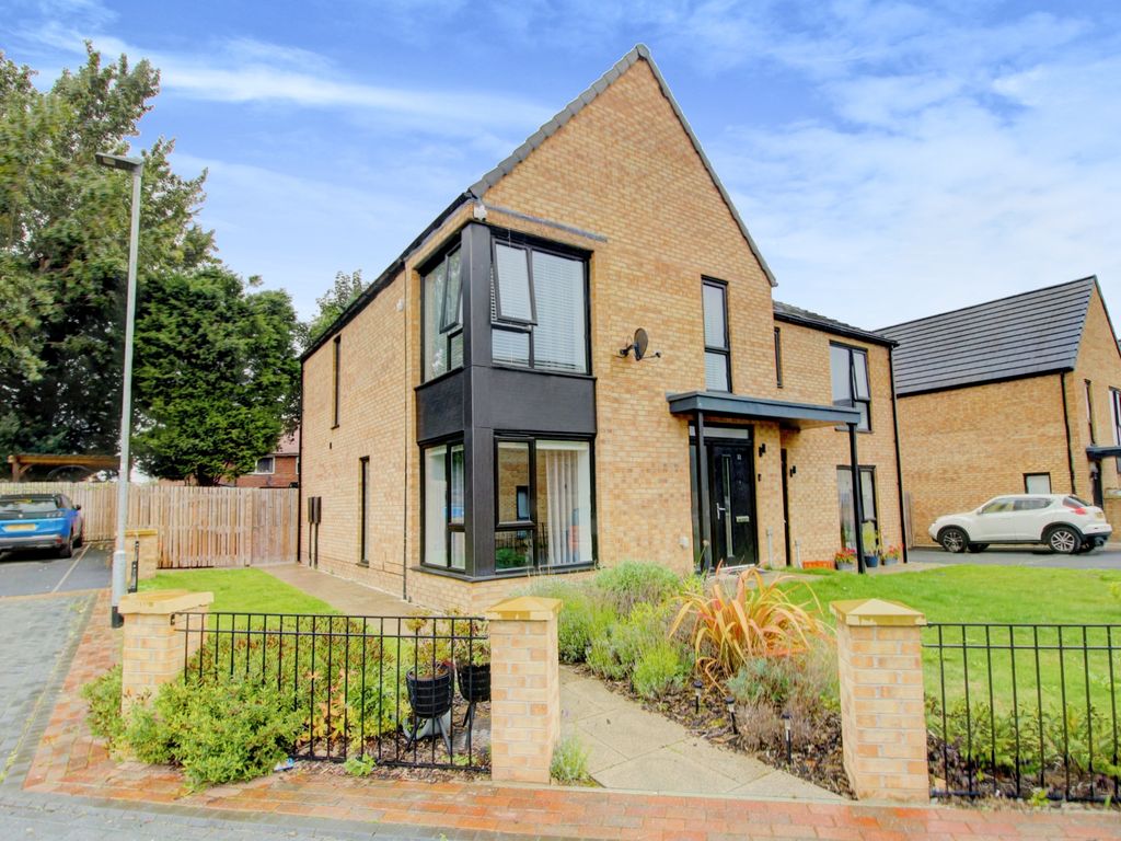 3 bed semidetached house for sale in Colliery Close, Allerton Bywater