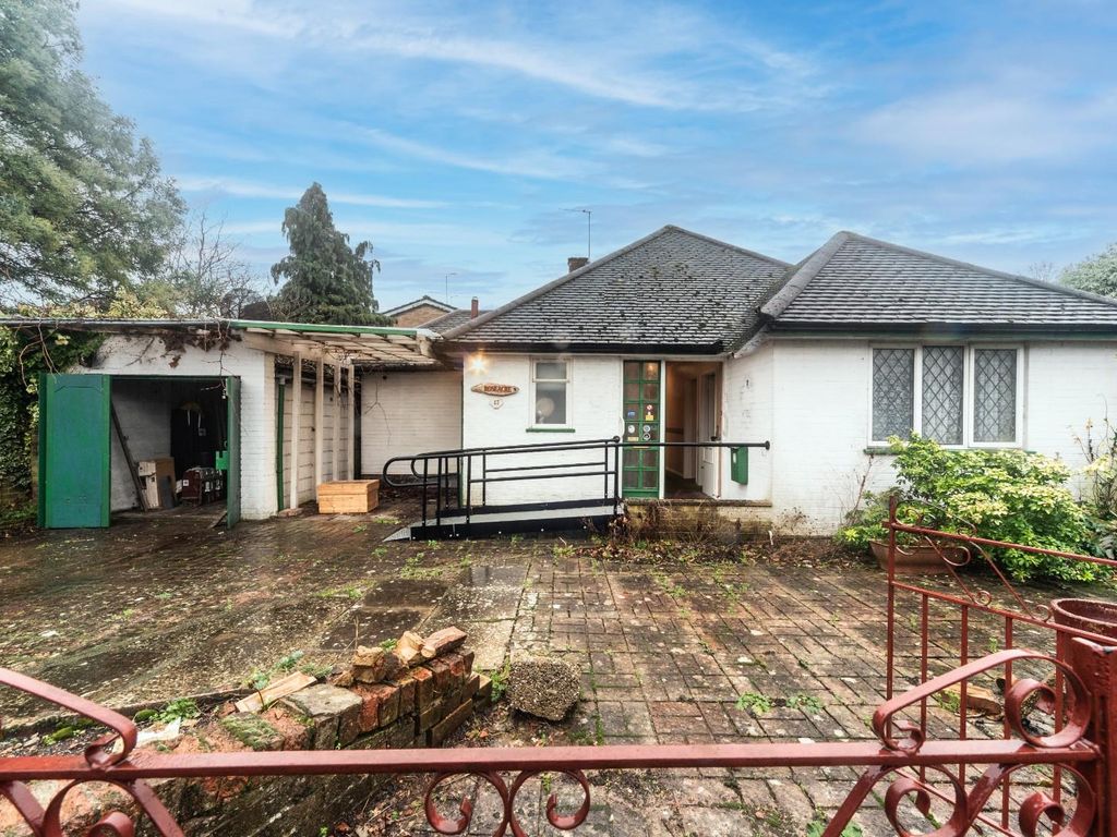 2 bed detached bungalow for sale in Ferney Road, Byfleet, West Byfleet