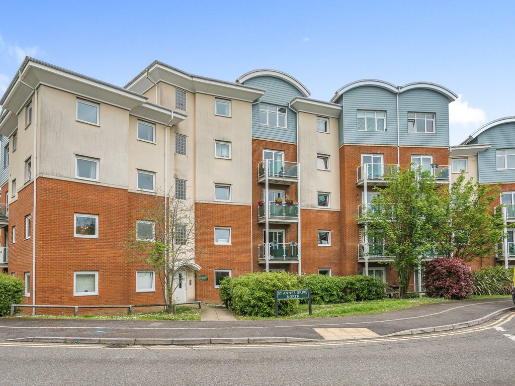 2 bed flat for sale in Foxboro Road, Redhill, Surrey RH1, £230,000 Zoopla