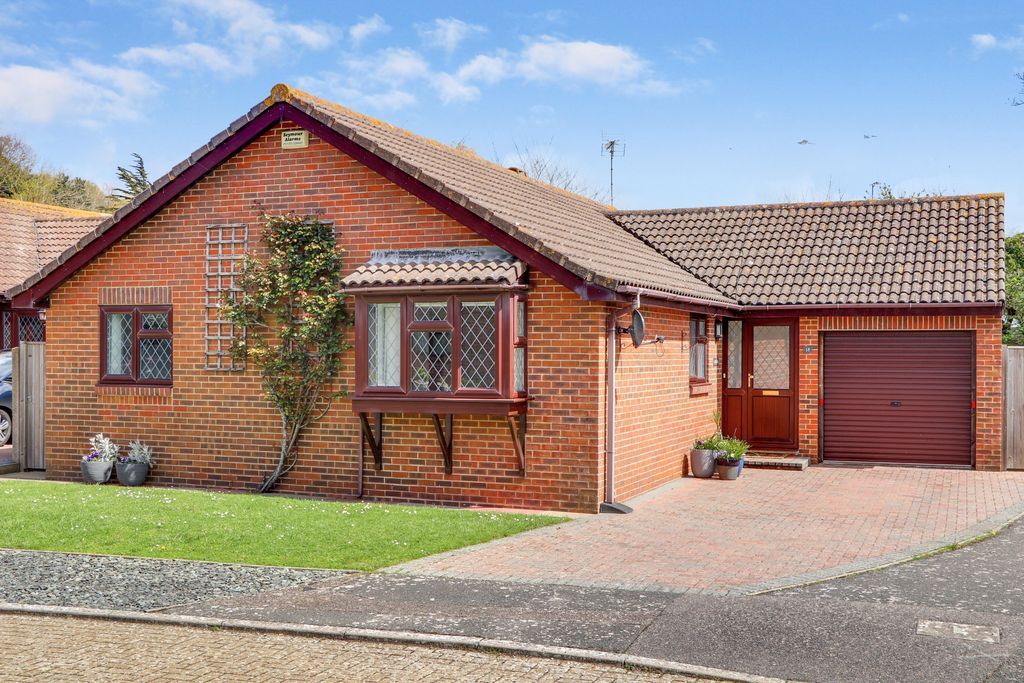 3 bed detached bungalow for sale in Saxon Close, Hythe CT21 Zoopla