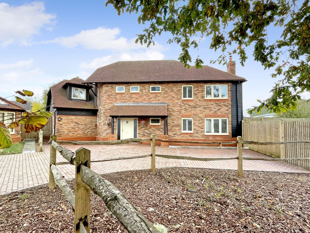 4 bed detached house for sale in Worthing Road, Southwater, Horsham