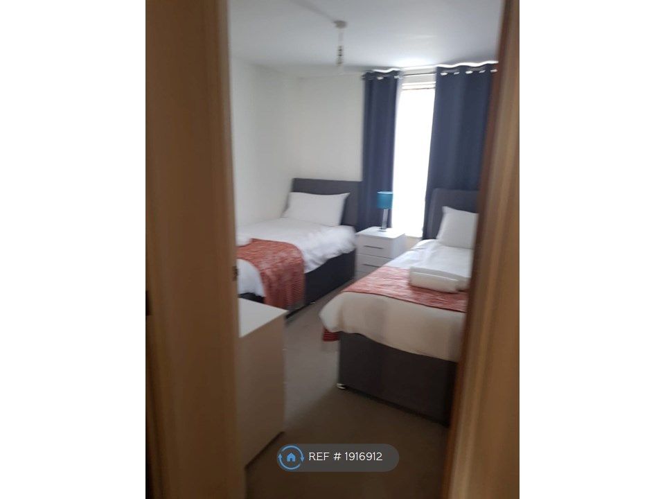 1 bed flat to rent in Commonwealth Drive, Crawley RH10, £750 pcm Zoopla