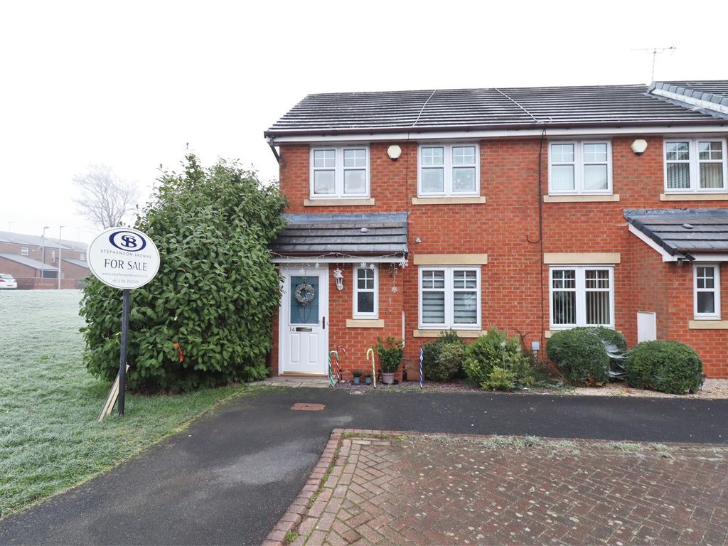 3 bed mews house for sale in Benjafield Court, Crewe CW1 Zoopla