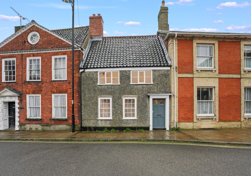 2 bed town house for sale in Old Market, Beccles NR34, £250,000 Zoopla