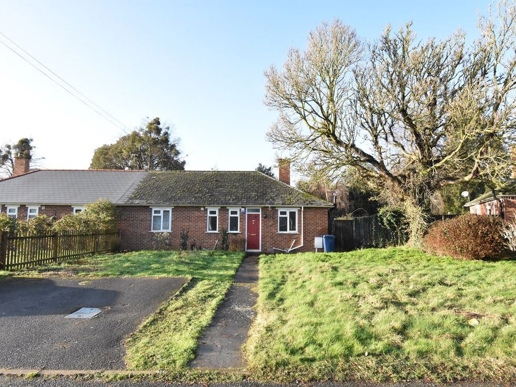 3 bed semidetached bungalow for sale in St Davids Road, Tewkesbury
