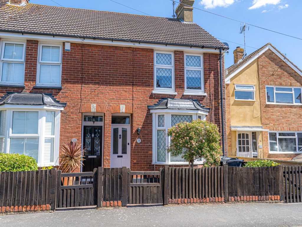 2 bed end terrace house for sale in Curtis Road, Willesborough, Ashford