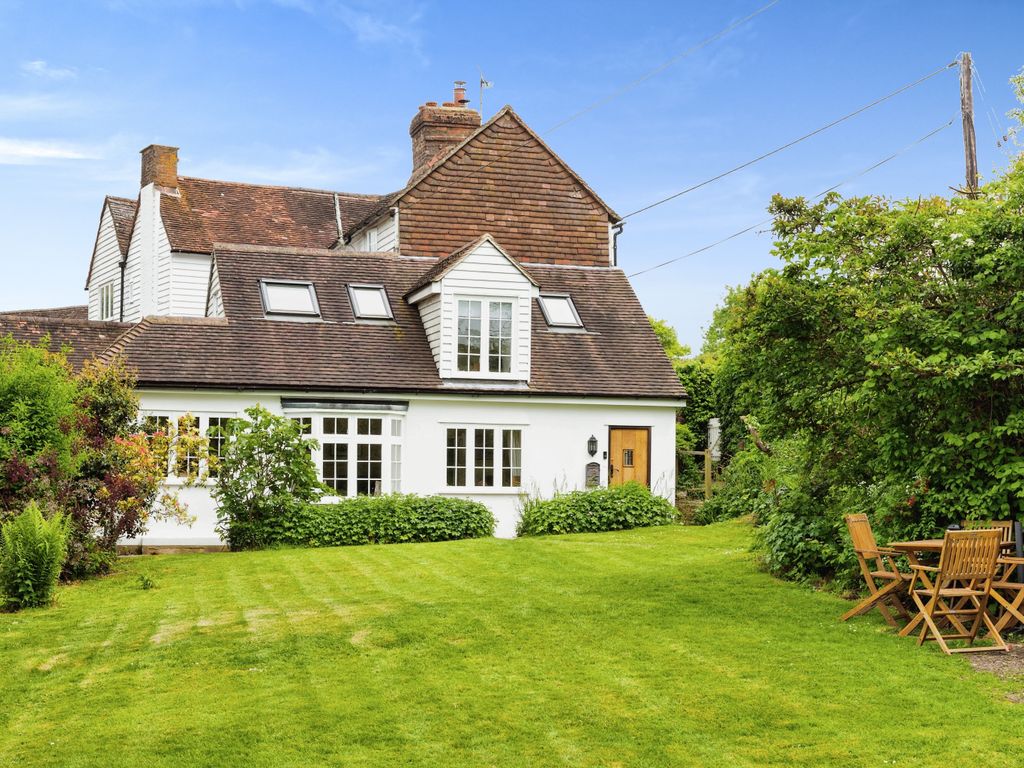4 bed semidetached house for sale in Ewhurst Green, Robertsbridge