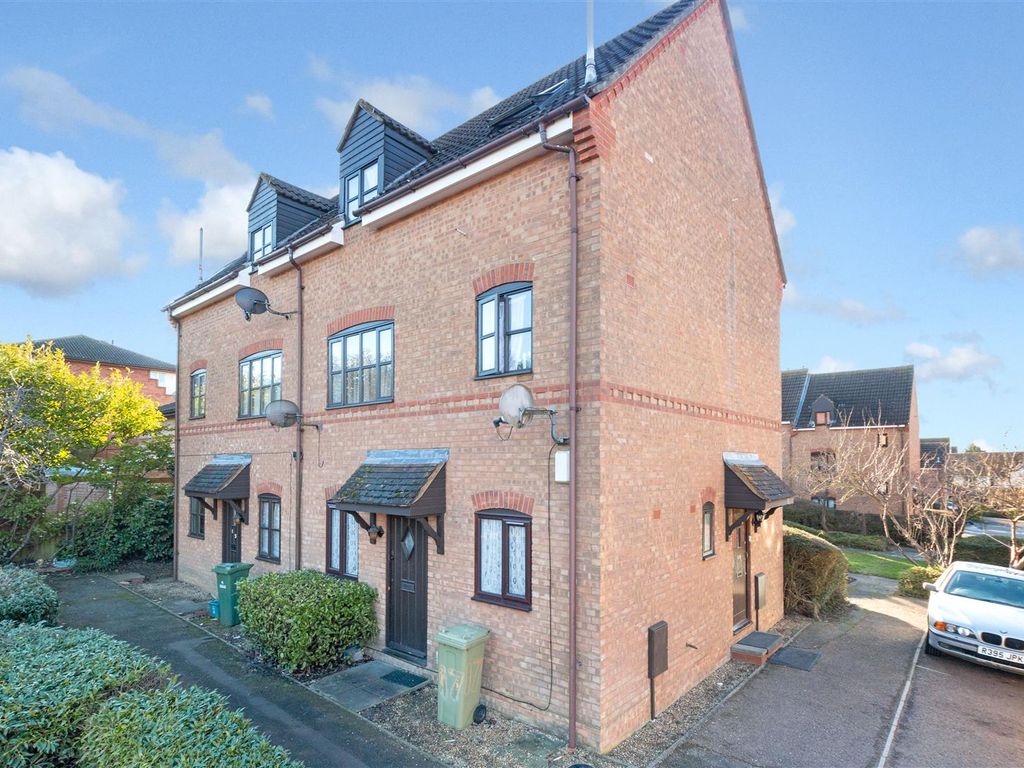 3 bed for sale in Grace Avenue, Oldbrook, Milton Keynes MK6