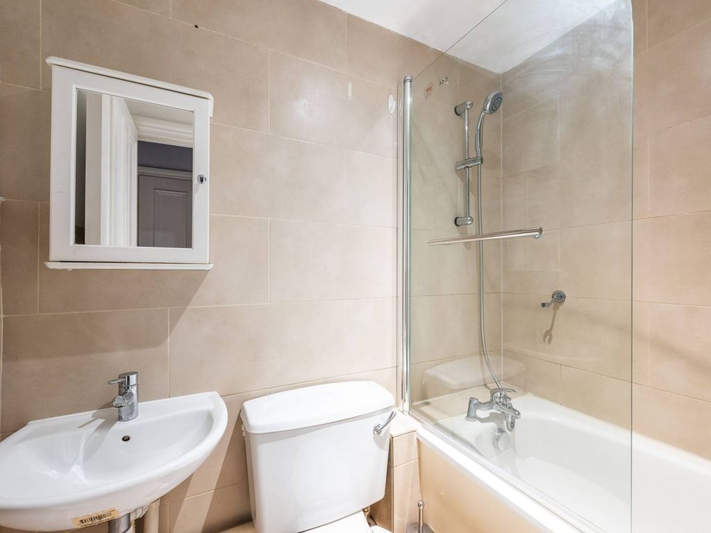 Studio to rent in Collingham Place, South Kensington, London SW5, £