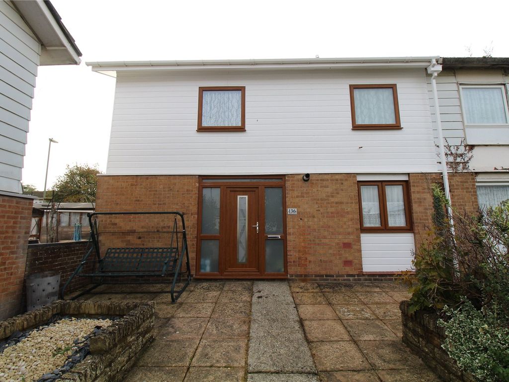 3 bed semidetached house for sale in Abbey Road, Basingstoke