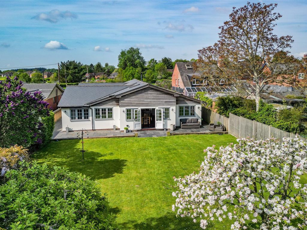 4 bed detached bungalow for sale in Hospital Road, Shirrell Heath