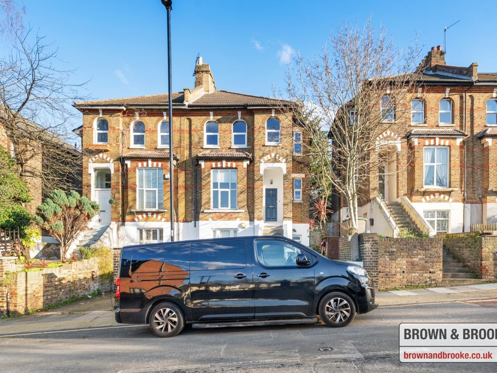 1 bed flat to rent in Charlton Church Lane, London SE7, £1,400 pcm Zoopla