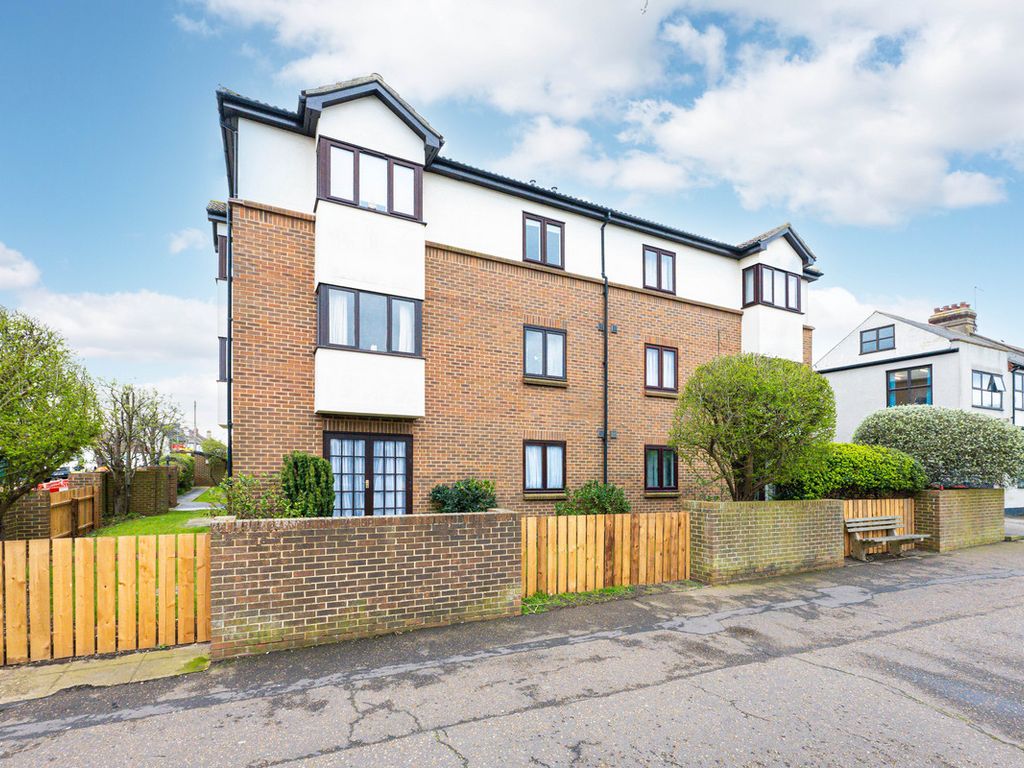 2 bed flat for sale in Westleigh Avenue, LeighOnSea SS9 Zoopla