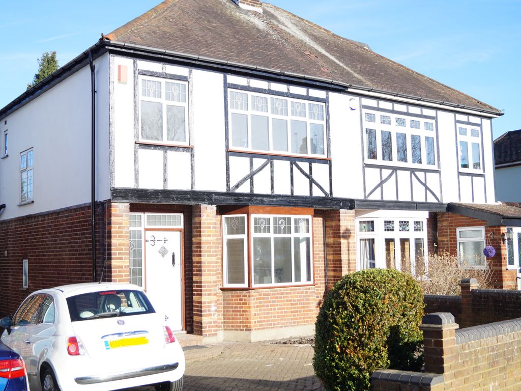 3 bed semidetached house to rent in Norman Way, Southgate N14, £2,500