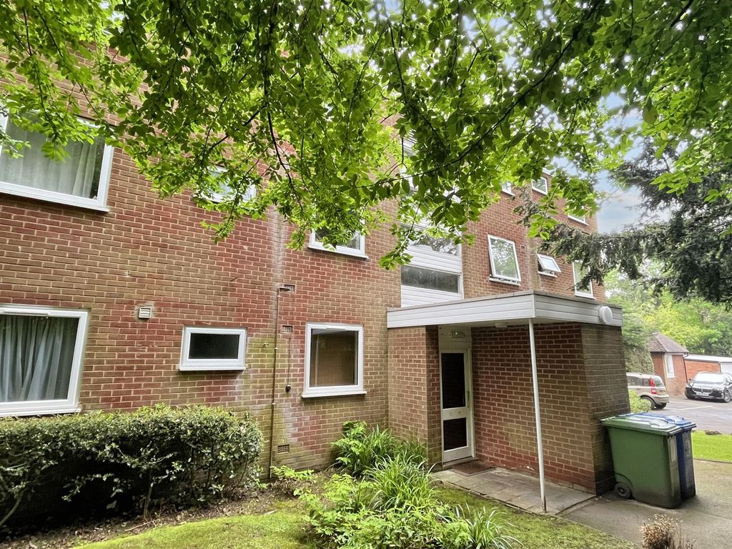 2 bed flat for sale in Mayfield Road, Moseley, Birmingham B13, £170,000