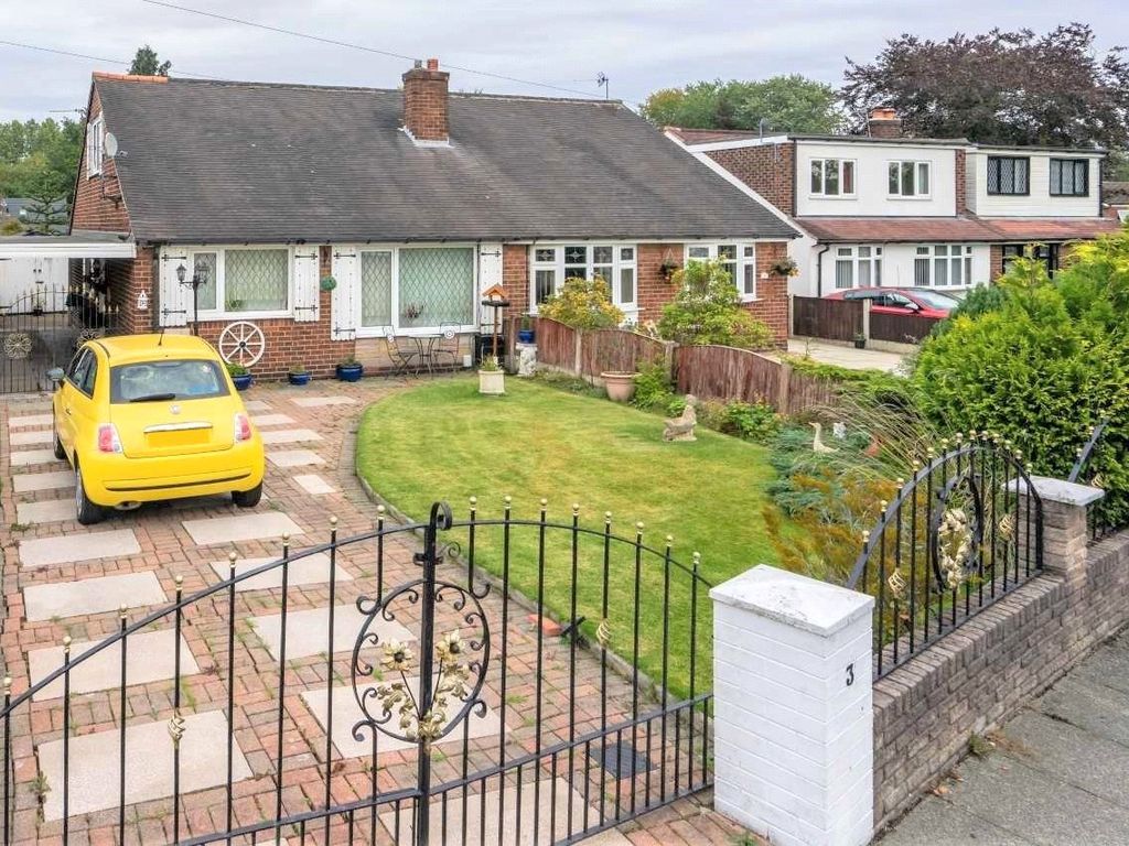 2 bed bungalow for sale in Ardens Close, Swinton, Manchester, Greater