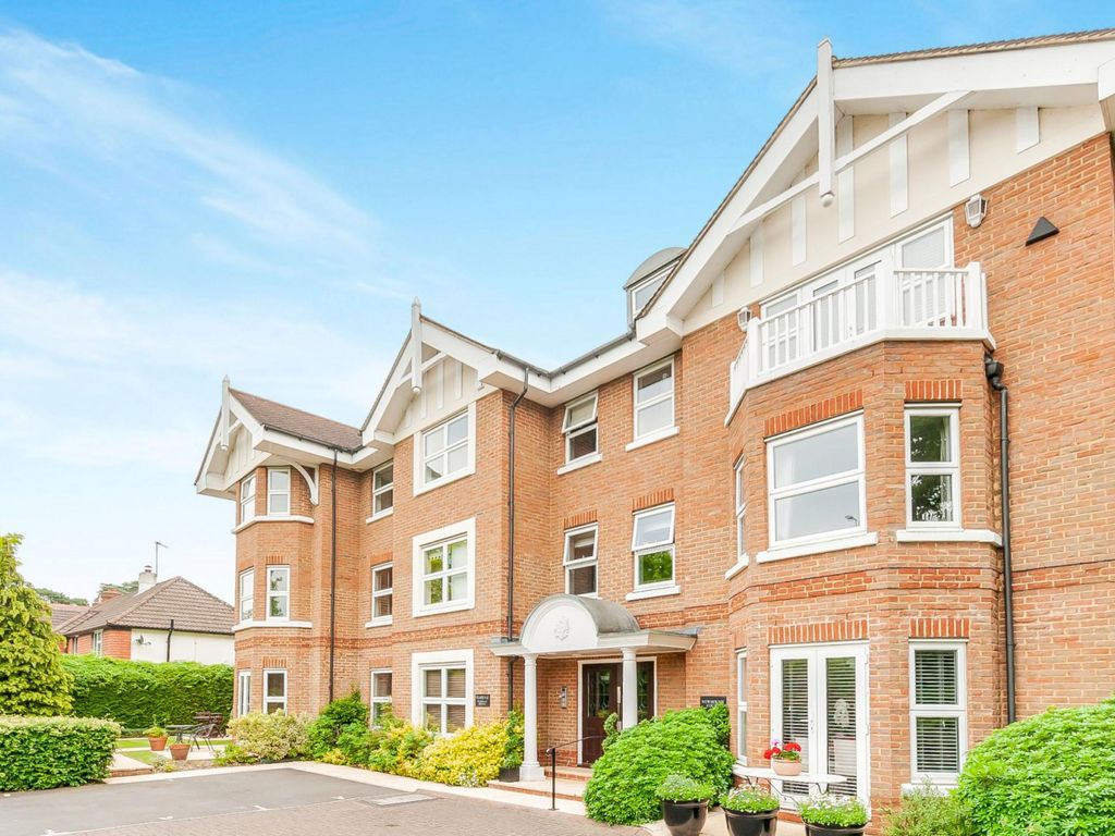 2 bed flat to rent in Oatlands Drive, Weybridge KT13 Zoopla