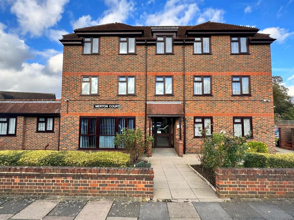 1 bed flat for sale in Merton Court, Castleview Gardens IG1, £100,000