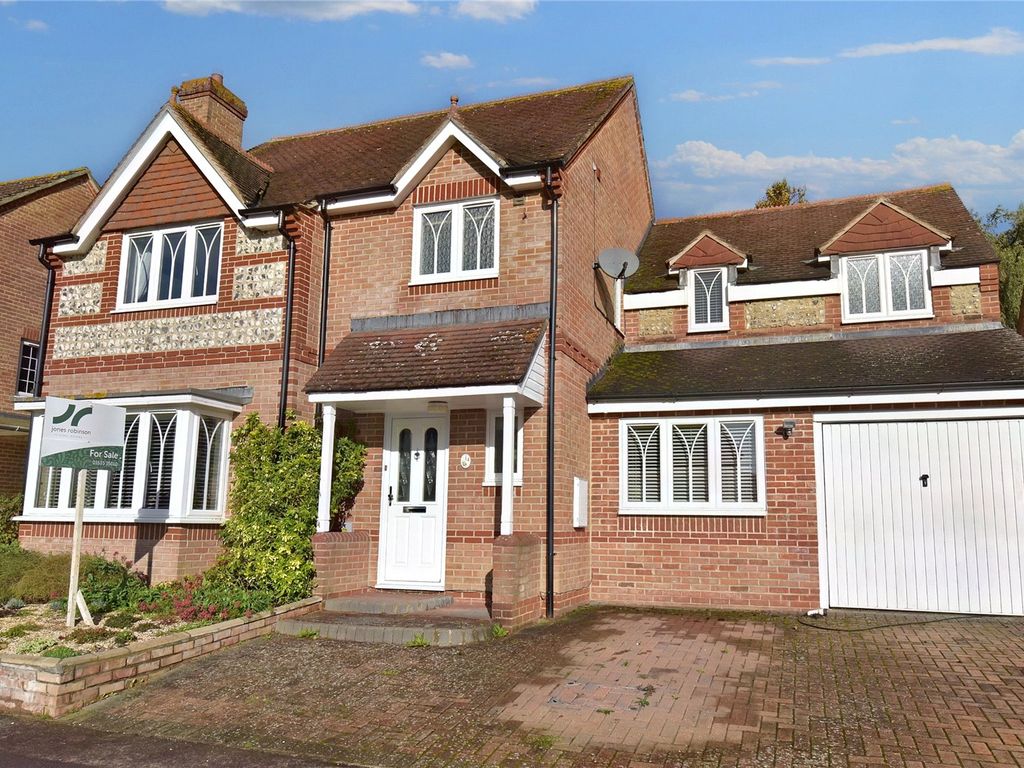 4 bed detached house for sale in Foxglove Way, Thatcham, Berkshire RG18