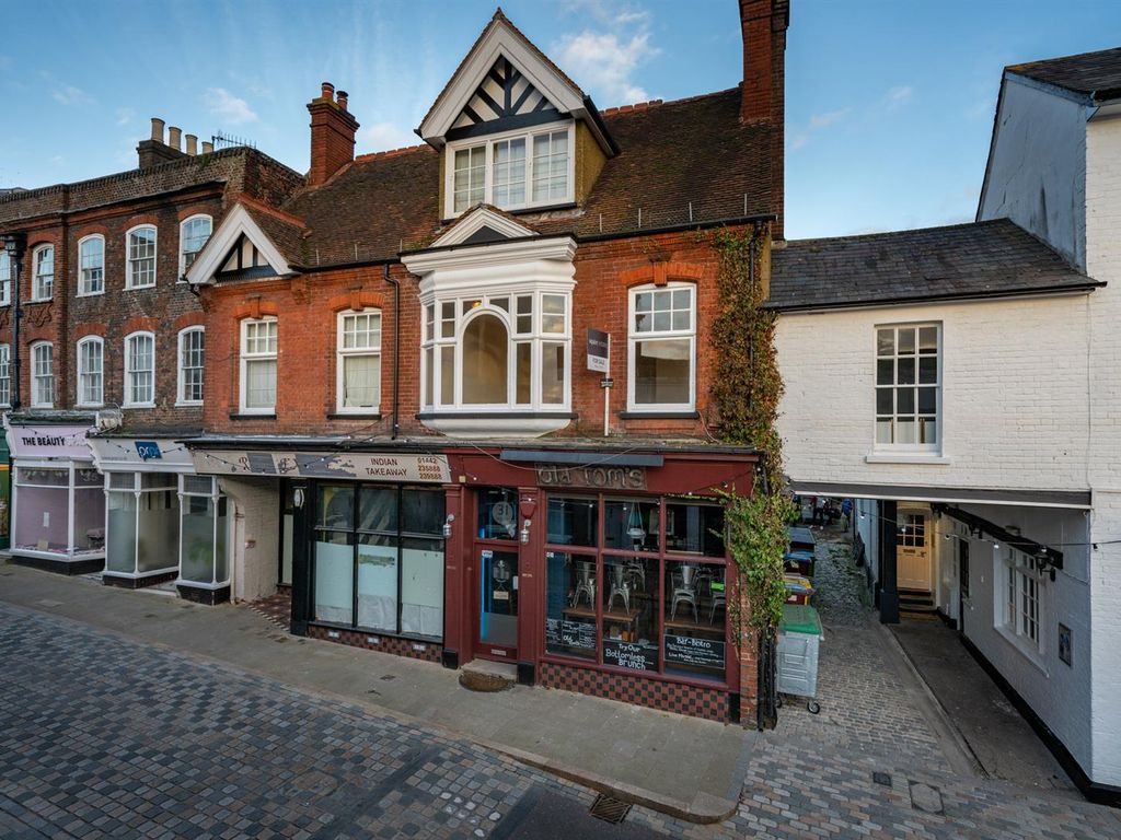 2 bed flat for sale in High Street, Old Town, Hemel Hempstead HP1, £