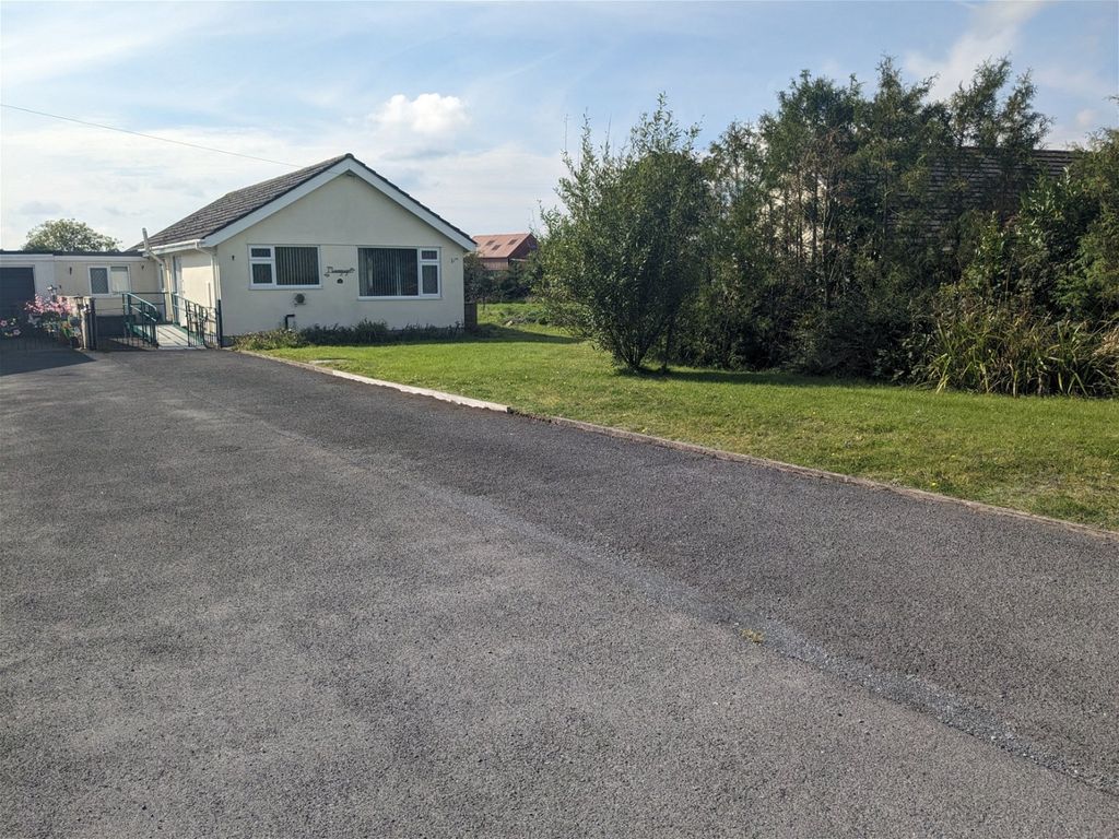 2 bed bungalow for sale in Black Lion Road, Gorslas, Llanelli SA14, £