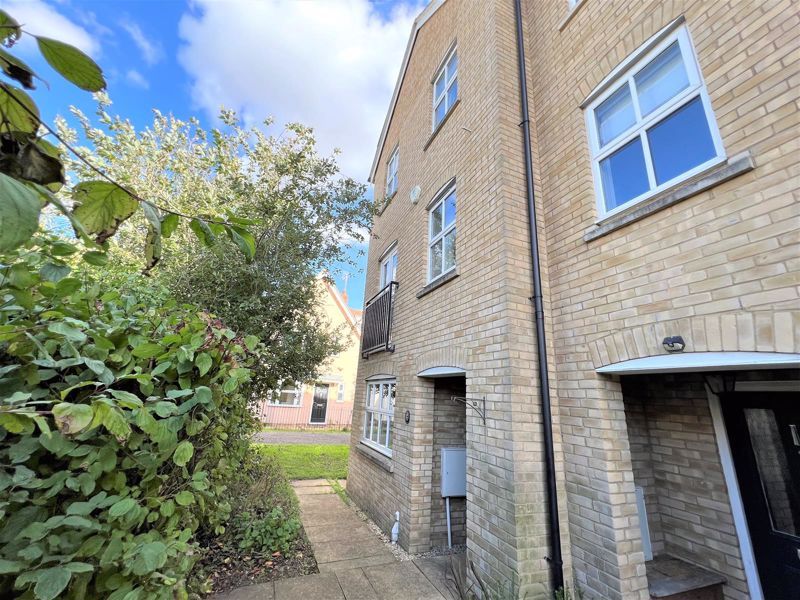 3 bed property to rent in Hallett Road, Flitch Green, Dunmow CM6 Zoopla