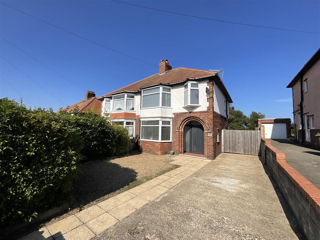3 bed property for sale in Cornelian Avenue, Scarborough YO11, £270,000