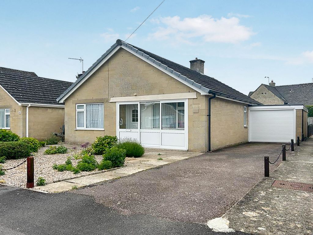 2 bed detached bungalow for sale in Busby Close, Stonesfield, Witney